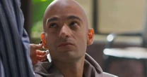 Última semana da novela 'Vale Tudo'. Resumo do capítulo de quarta-feira 15 de outubro, mais cedo: filho de Odete Roitman, Afonso preocupa com saúde frágil