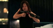 "Eu sou bom com armas": The Walking Dead preparou Norman Reedus para cenas de ação de Bailarina (Entrevista)