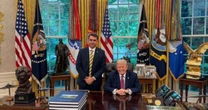 Pergunta sobre prisão de Bolsonaro e elogio a Lula; bastidores da reunião de Flávio e Trump