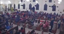 Rojão explode dentro de igreja durante missa e assusta fiéis na Bahia