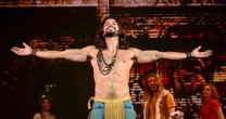 Rodrigo Simas sobre nu frontal em peça de teatro: 'Sempre bom'