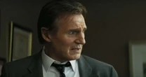 Antes de Corra Que a Polícia Vem Aí, Liam Neeson se arriscou no humor em série de comédia com 99% de aprovação