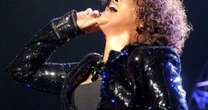 Oprah Winfrey compra briga com família de Whitney Houston ao expor história com drogas