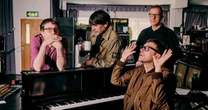 Blur só volta após Oasis concluir seus shows de reunião, segundo baixista