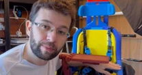Físico cria cadeiras de rodas para crianças com impressão 3D e sonha com rede de voluntários