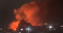 Incêndio de grandes proporções atinge casas em comunidade de Osasco