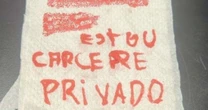 Mulher é resgatada após deixar mensagem em papel higiênico: 'Cárcere privado'