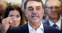 De 'bolsa-farelo' a 'direito': como Flávio Bolsonaro passou de crítico a defensor do Bolsa Família
