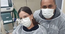Bebê declarado morto em hospital volta à vida na funerária duas horas depois