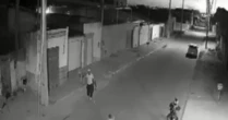 Bebê de 1 ano morre atropelado enquanto brincava na porta de casa no interior da Bahia