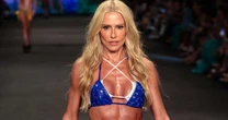Nem academia, nem pilates: aos 46 anos, este é o melhor exercício que Deborah Secco encontrou para definir o corpo após 9 anos sem treinar. 'Faço tudo em casa'
