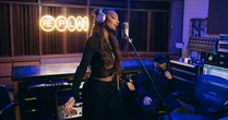 Ludmilla, Urias e mais cantores regravam Cazuza para "Replay"