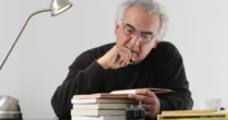 'Literatura é também uma forma de vingança', diz Milton Hatoum sobre trilogia ambientada na ditadura