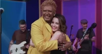 Preconceito! Sandy canta com Liniker em dueto ao vivo e divide opiniões