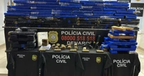 Polícia encontra arsenal e mais de 100 kg de drogas dentro de apartamento no Vale do Sinos