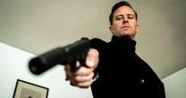 Novo filme de Armie Hammer é banido na Alemanha por 'incitar a violência contra imigrantes'