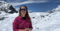 Alpinista russa é "deixada para morrer" após quebrar a perna em montanha na Ásia