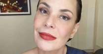"Se enxerga": Carolina Ferraz reage a ataques sobre aparência e idade