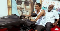 Zeca Pagodinho participa de gravações de sua cinebiografia no RJ
