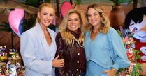 Maturidade! Atual e ex-esposas de Roberto Justus posam juntas em festão