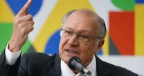 Alckmin acusa Flávio Bolsonaro de desviar foco de Master com classificação terrorista de PCC e CV
