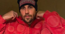 Justin Bieber se joga no funk em festa e brasileiros comemoram nas redes