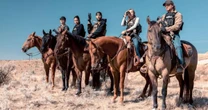 Astros de Marshals, spin-off de Yellowstone, encaram treinamento de guerra e revelam preparação brutal para a 2ª temporada: "Luto para manter meu dublê entediado"
