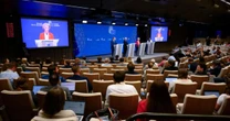 Cúpula da UE termina com críticas da Espanha à inação frente a Israel e extensão de sanções contra a Rússia.