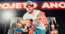 Matheus Fernandes revive os anos 2000 com nova versão de hits que marcaram época