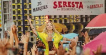 Ju Marques grava novo DVD, 'Seresta Internacional', em Aracaju e anima multidão