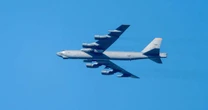 O que se sabe sobre queda de bombardeiro da Força Aérea dos EUA que deixou 8 mortos na Califórnia
