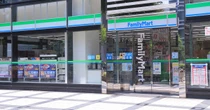 売れ行き好調なファミマの「服」　昨対比1.5倍を目指す、次の一手が「文房具」なワケ