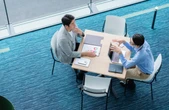 AIを活用するときの課題　3位「効果が実感しにくい」　2位「トラブル時の対応に困る」　1位は？