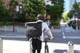 手軽さの代償　休業手当トラブルが映す、スポットワークの構造的リスク