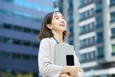 転職を考えるきっかけ　3位「モチベーションの低下」、2位「人間関係の悪化」、1位は？