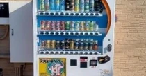 レオパレス21、防犯カメラ付き自販機を設置　災害時の飲料提供も