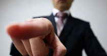 「舌打ち」「無視」が若手を追い込む　中高年が知らぬ間に加害者になる「グレーゾーンハラスメント」の怖さ