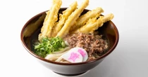 北九州のソウルフード「資さんうどん」　なぜ関東で行列ができるのか
