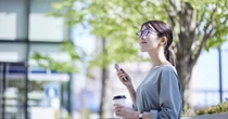 夏季休暇、働く女性の約3割が「取得しない・できない」　過ごし方は二極化の傾向