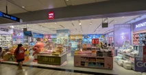 ディズニーともコラボ　中国発・雑貨大手の巧みなIP戦略　店舗を「コンテンツ化」する仕掛けとは？