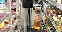 セブン、品出し・掃除・接客をロボットがサポート　業務の3割削減を目指す