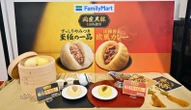 夏でも売れる中華まん　ファミマが「黒豚×カレー」で“200円超え”需要狙う