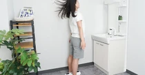 「またがる扇風機」は入浴後の“汗かき地獄”を救うのか？　累計4万台ヒット家電の進化版