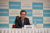 サントリー新浪前会長は、なぜ「無罪推定」の段階で辞任したのか？