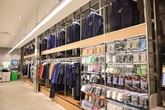 ファミマはなぜ「服」を売るのか？　コンビニ戦争で際立つ“ライフスタイル戦略”