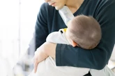 育休中の収入減は「取得の妨げ」8割超　給付金改正の認知度低く