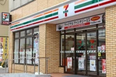 セブン、備蓄米を使った「410円親子丼」「ご飯1.5倍盛りカレー」など販売　8月5日から全国で