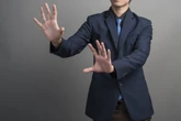 セクハラ・パワハラからどうやって自分を守る？　弱気な人でもできる“効果的な初期対応”