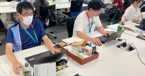 「ローソンの偏愛アイテム」まさかの人気、カタカナTシャツも売れてます
