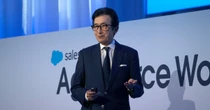 “机の下でこっそり”AI使う――セールスフォース社長のAIエージェント活用術とは